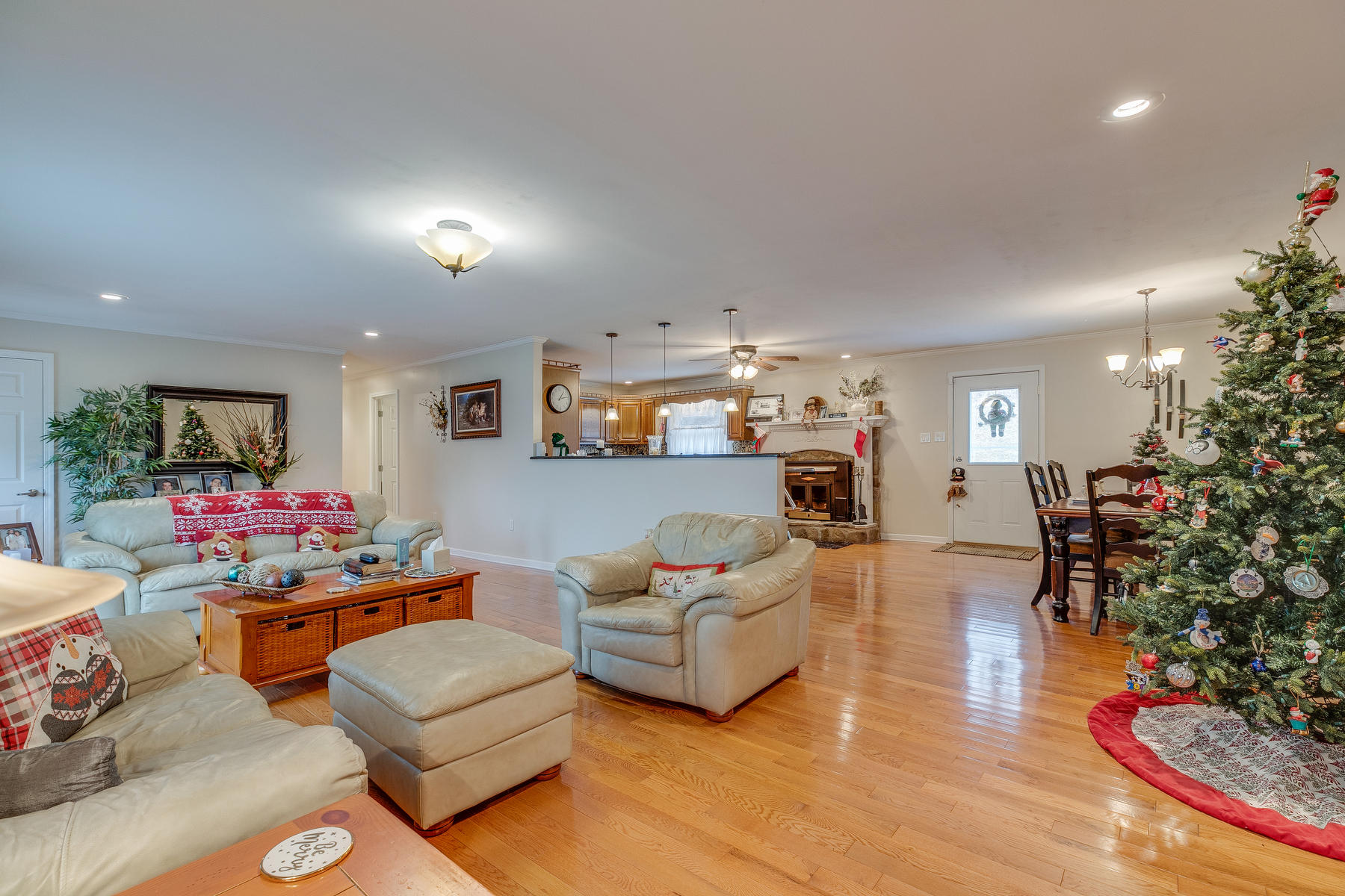 3124 Roundstone Road Big Stone Gap, VA 24219 - Photo 8 of 40 008
