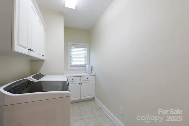 a view of an entryway with a workspace