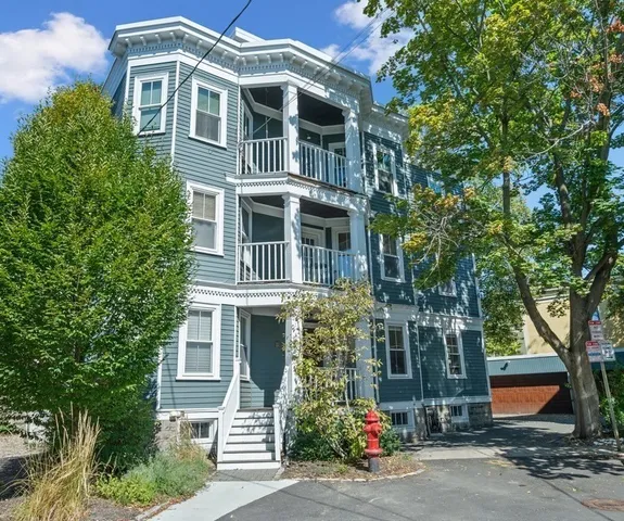 $925,000 | 12 Fainwood Circle, Unit 2, Cambridge, MA 02139