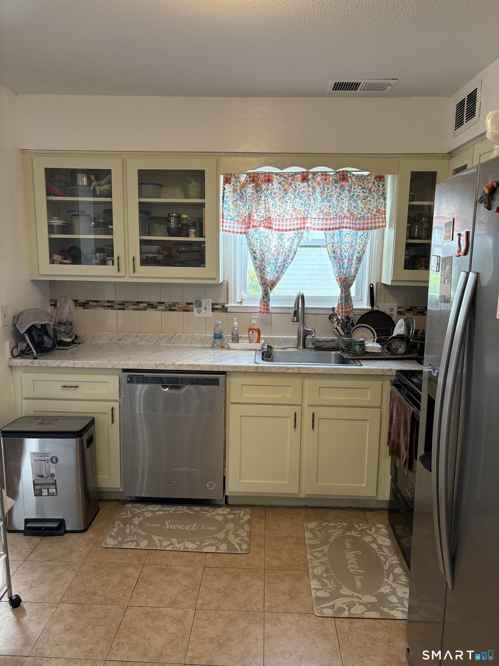 25 Padanaram Road, Unit 13 Danbury, CT 06811 - Photo 2 of 12