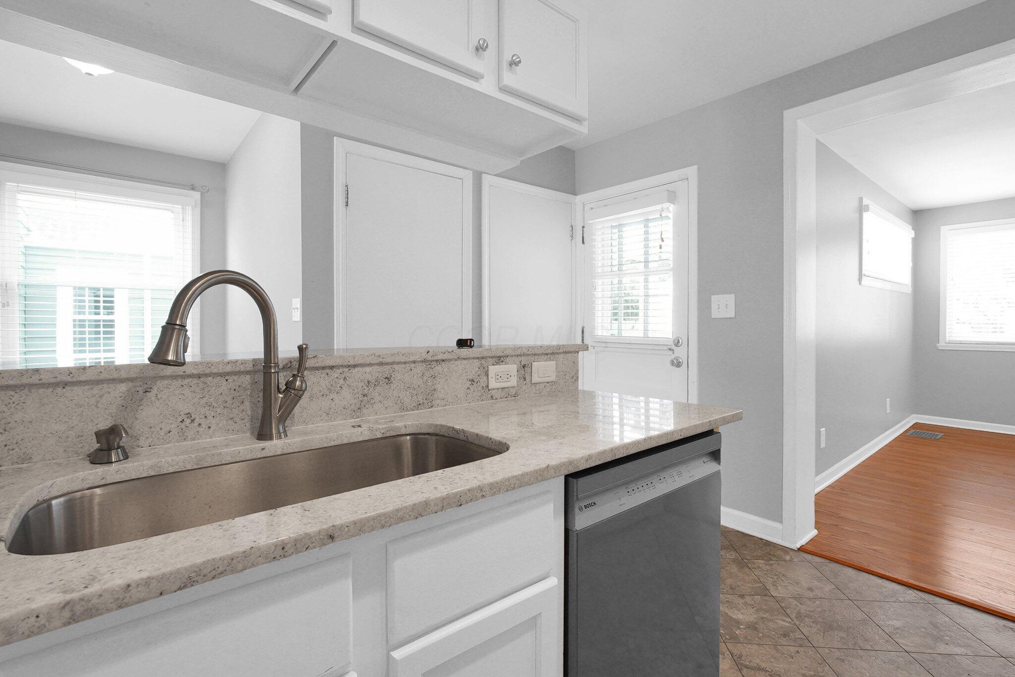350 East Weisheimer Road Columbus, OH 43214 - Photo 5 of 30 8-web-or-mls-350-e-weisheimer-rd