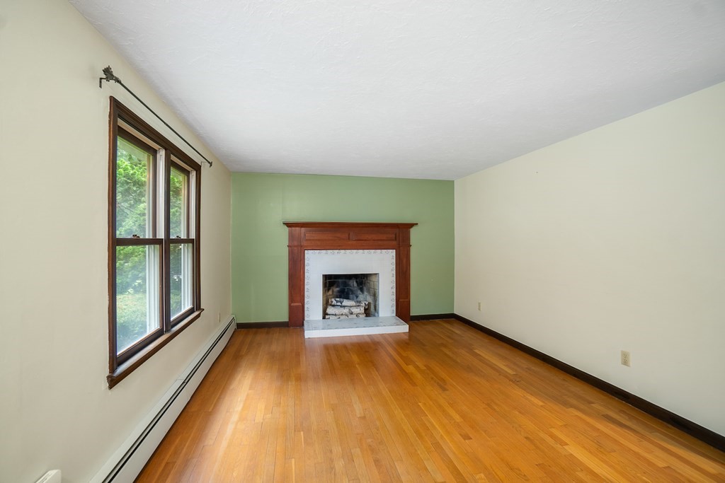 29 Newell Road Holden, MA 01520 - Photo 5 of 37 Gallery Image 5