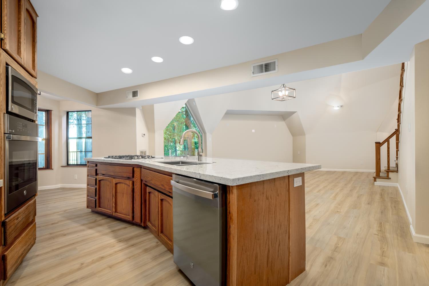 13008 Summit Ridge Drive Nevada City, CA 95959 - Photo 21 of 65 a kitchen with stainless steel appliances granite countertop a lot of counter space and wooden floor