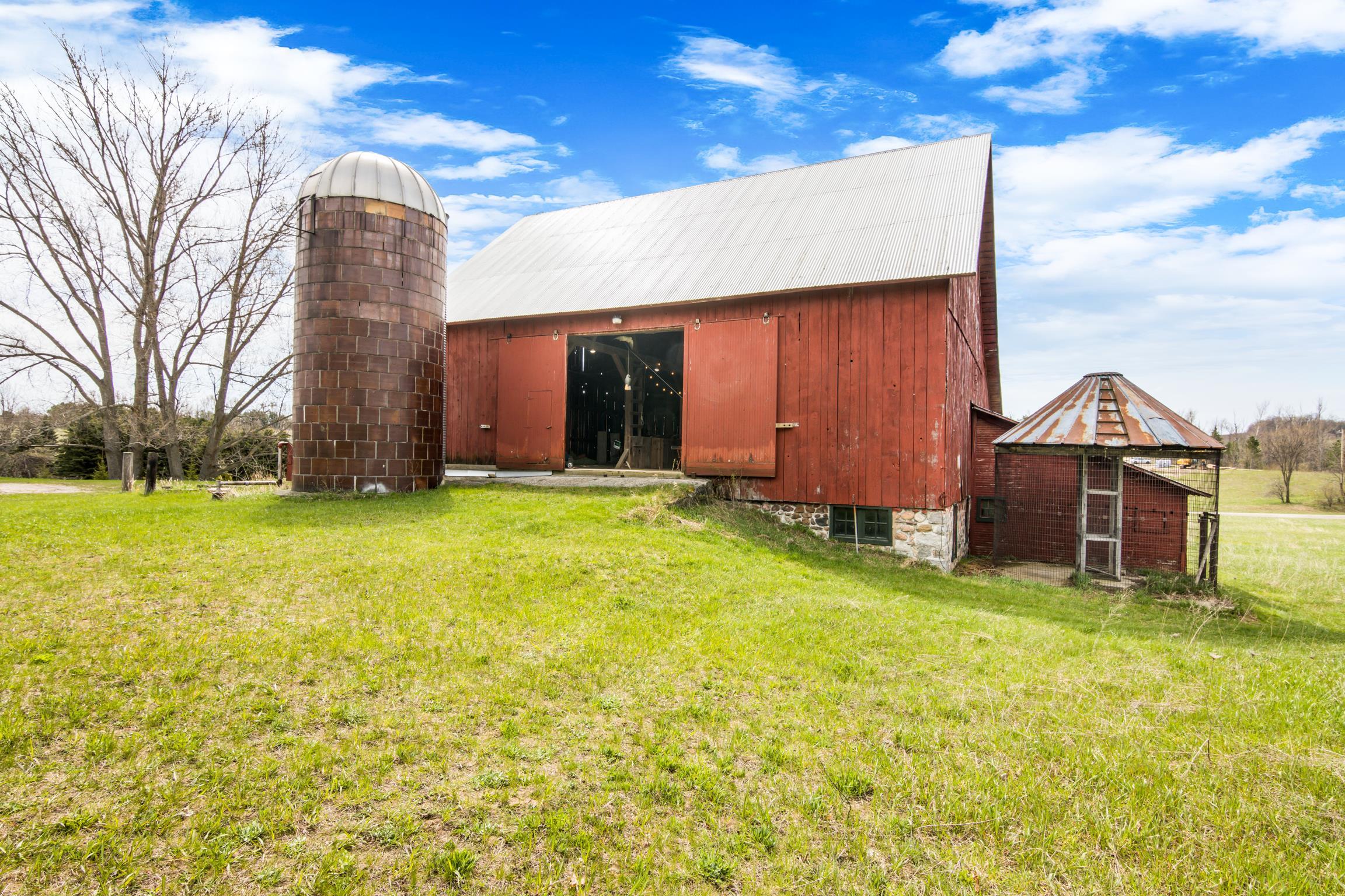 2500 North Mork Road Suttons Bay, MI 49682 - Photo 2 of 73