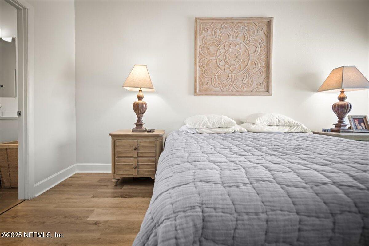 25 Tifton Way South Ponte Vedra Beach, FL 32082 - Photo 23 of 59 a bedroom with a bed and a lamp