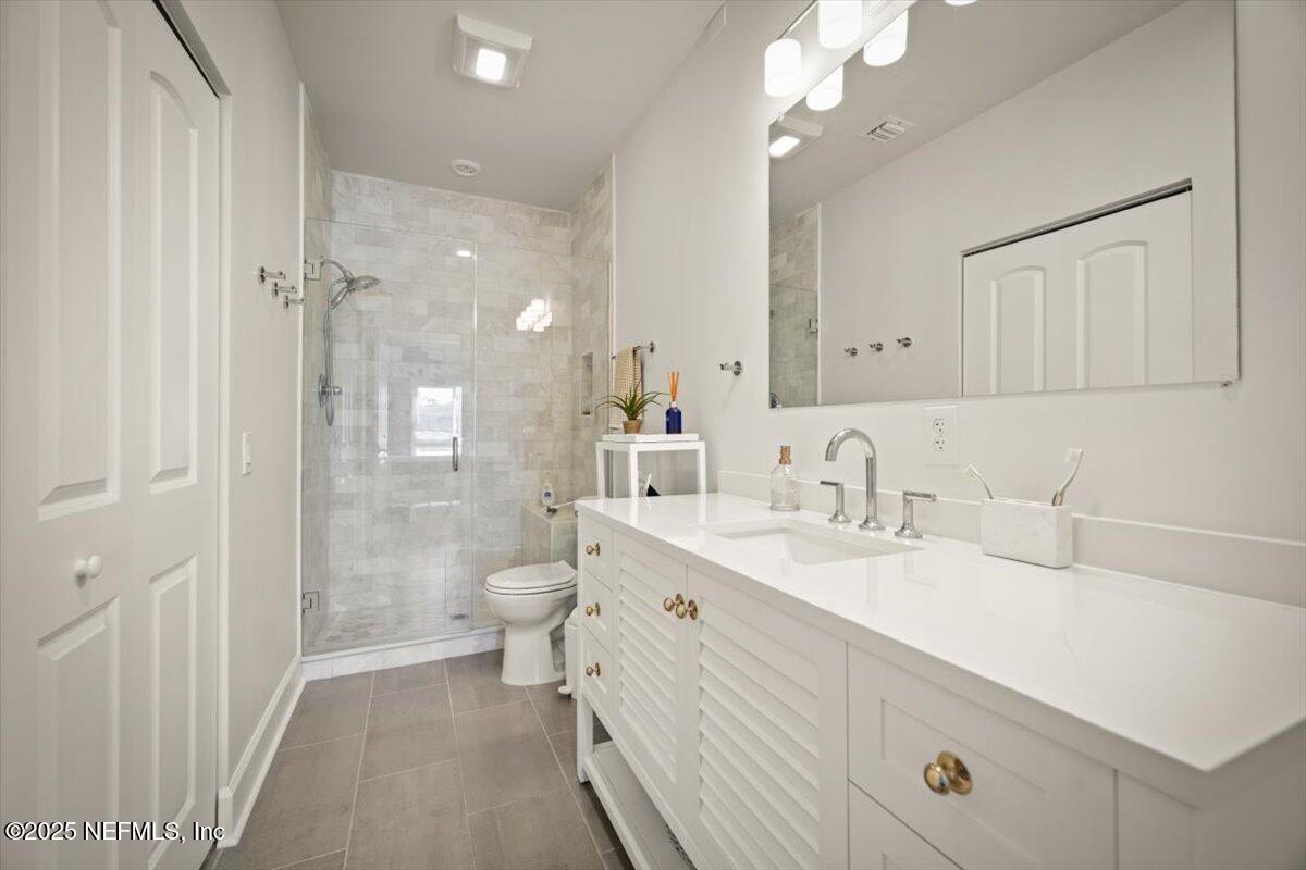 25 Tifton Way South Ponte Vedra Beach, FL 32082 - Photo 29 of 59 a spacious bathroom with a double vanity sink mirror and double