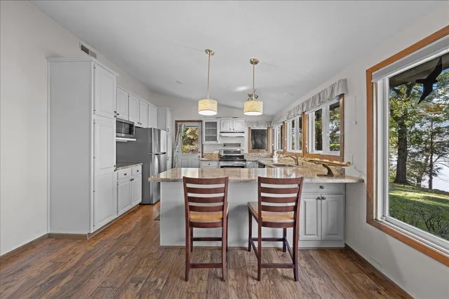 $2,600,000 | 308 North Cove Road, Hudson, WI 54016