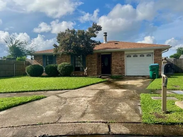 $2,100 | 832 Dolphin Court, Kenner, LA 70065