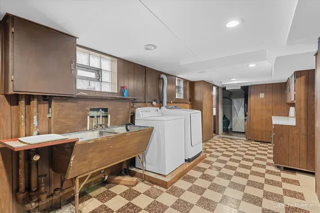 $368,000 | 7944 West Metropole Street, Elmwood Park, IL 60707