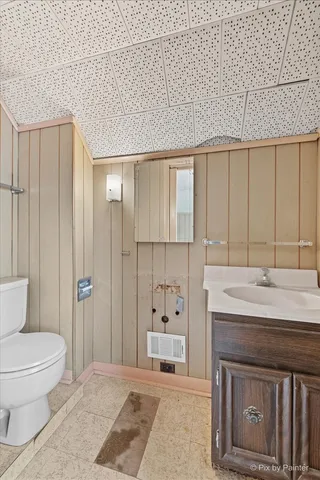 $368,000 | 7944 West Metropole Street, Elmwood Park, IL 60707