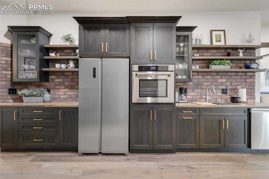 14040 Shadow Pines Road Colorado Springs, CO 80921 - Photo 17 of 50 a kitchen with stainless steel appliances granite countertop a refrigerator and a sink