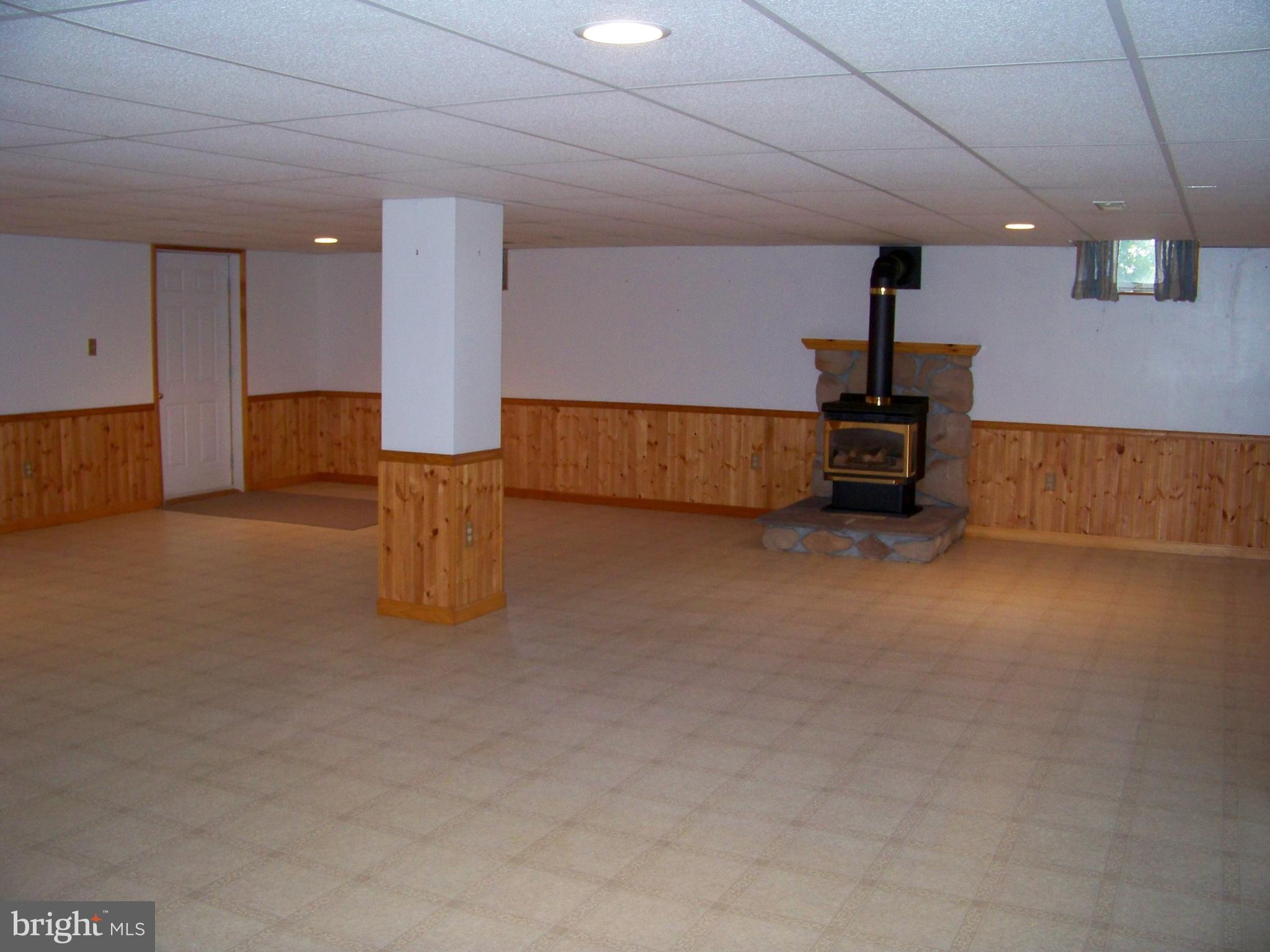 259 Raspberry Road Leola, PA 17540 - Photo 20 of 27 a view of kitchen with furniture and a lamp