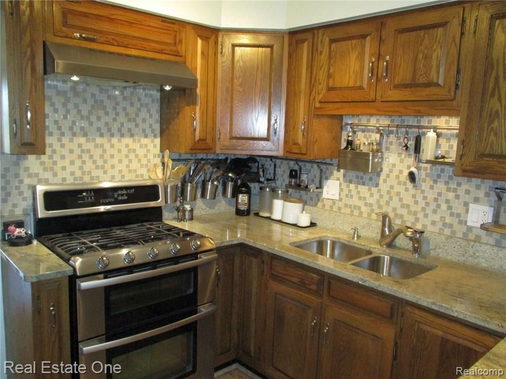 938 Golfview Court Rochester Hills, MI 48307 - Photo 14 of 44