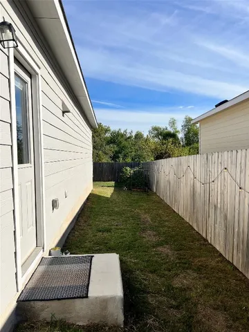 a view of a backyard with pathway