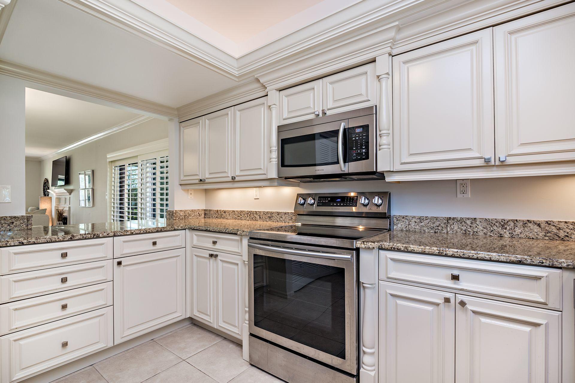 1002 Clubhouse Circle Jupiter, FL 33477 - Photo 6 of 34 1002 Kitchen
