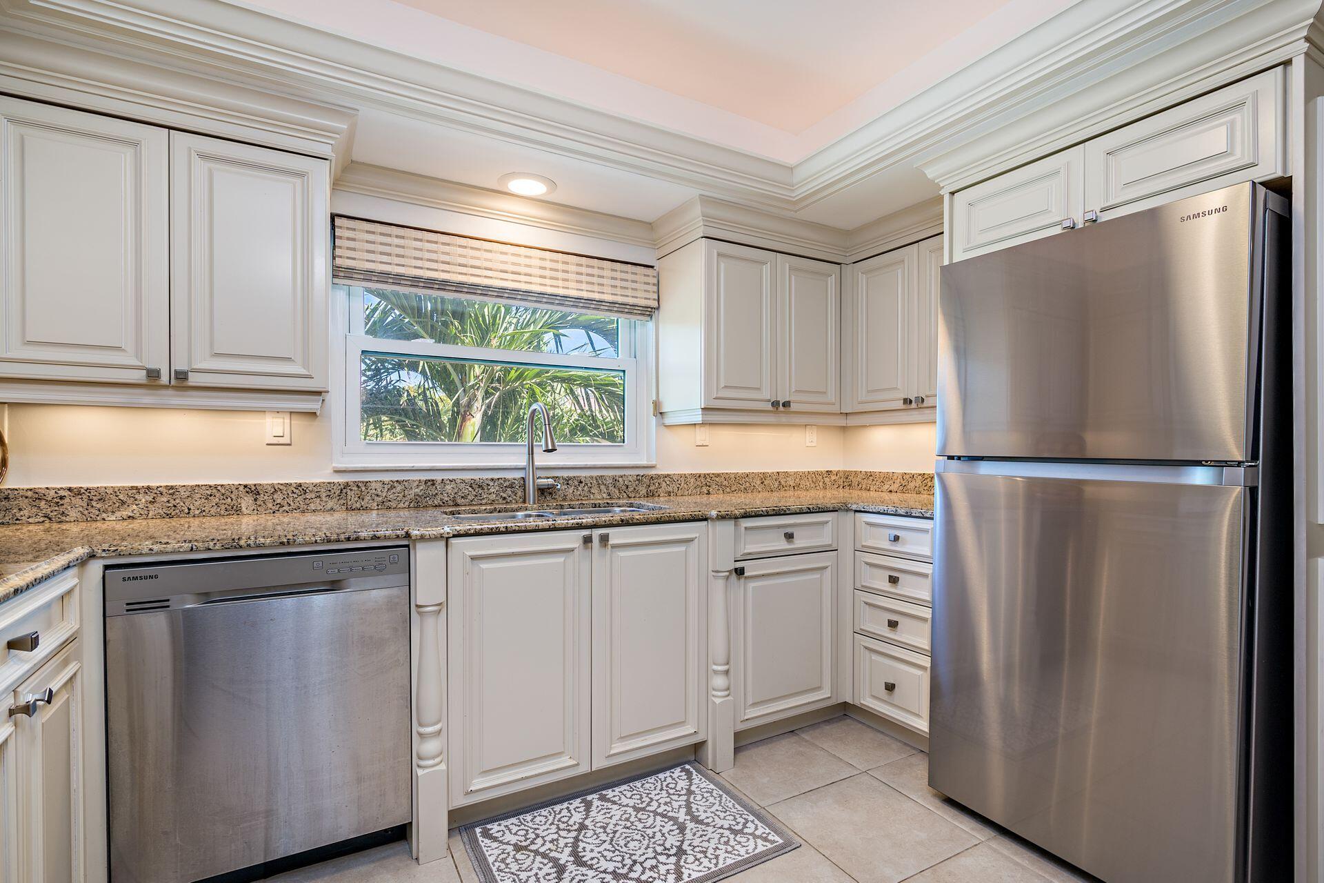 1002 Clubhouse Circle Jupiter, FL 33477 - Photo 7 of 34 1002 kitchen