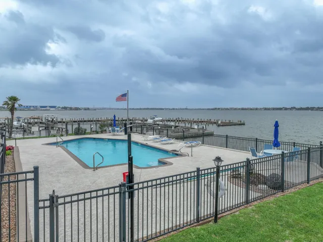 $180,000 | 114 Yacht Club Lane, Unit 114, El Lago, TX 77586