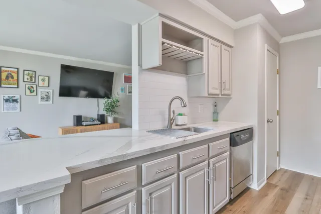 $180,000 | 114 Yacht Club Lane, Unit 114, El Lago, TX 77586