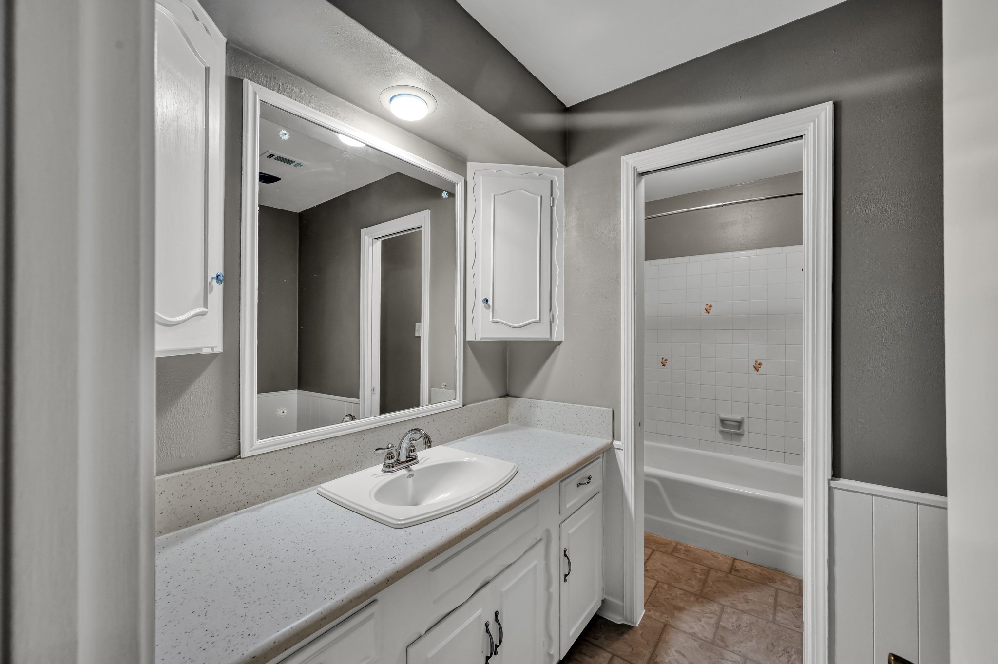 1251 Pruitt Road The Woodlands, TX 77380 - Photo 23 of 36 2nd bathroom inside the home. Jack n Jill between both 2nd and 3rd bedroom