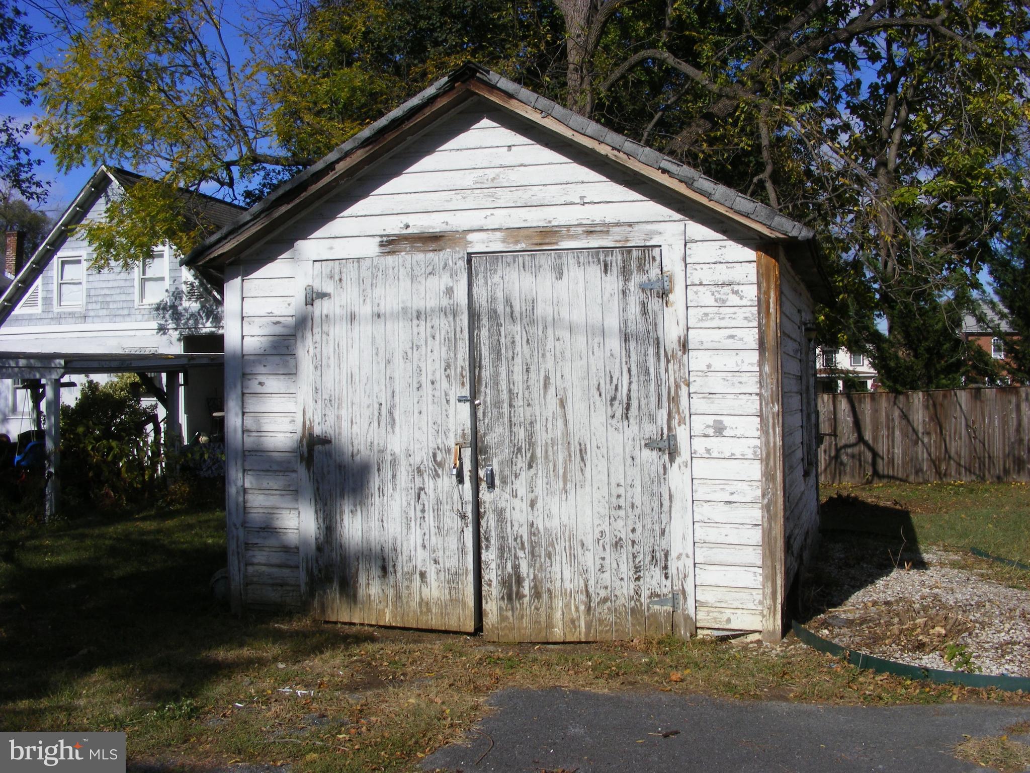 239 Chestnut Street Winchester, VA 22601 - Photo 2 of 35 a backyard of a house