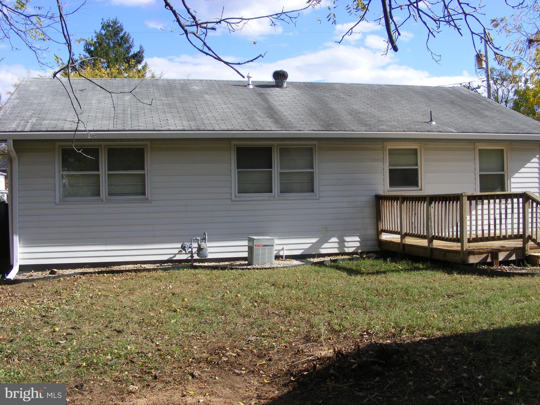239 Chestnut Street Winchester, VA 22601 - Photo 3 of 35 a front view of house with yard