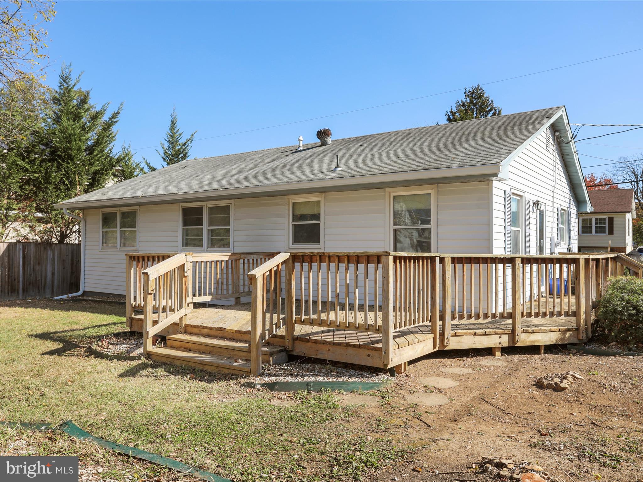 239 Chestnut Street Winchester, VA 22601 - Photo 34 of 35 a view of a house with wooden fence