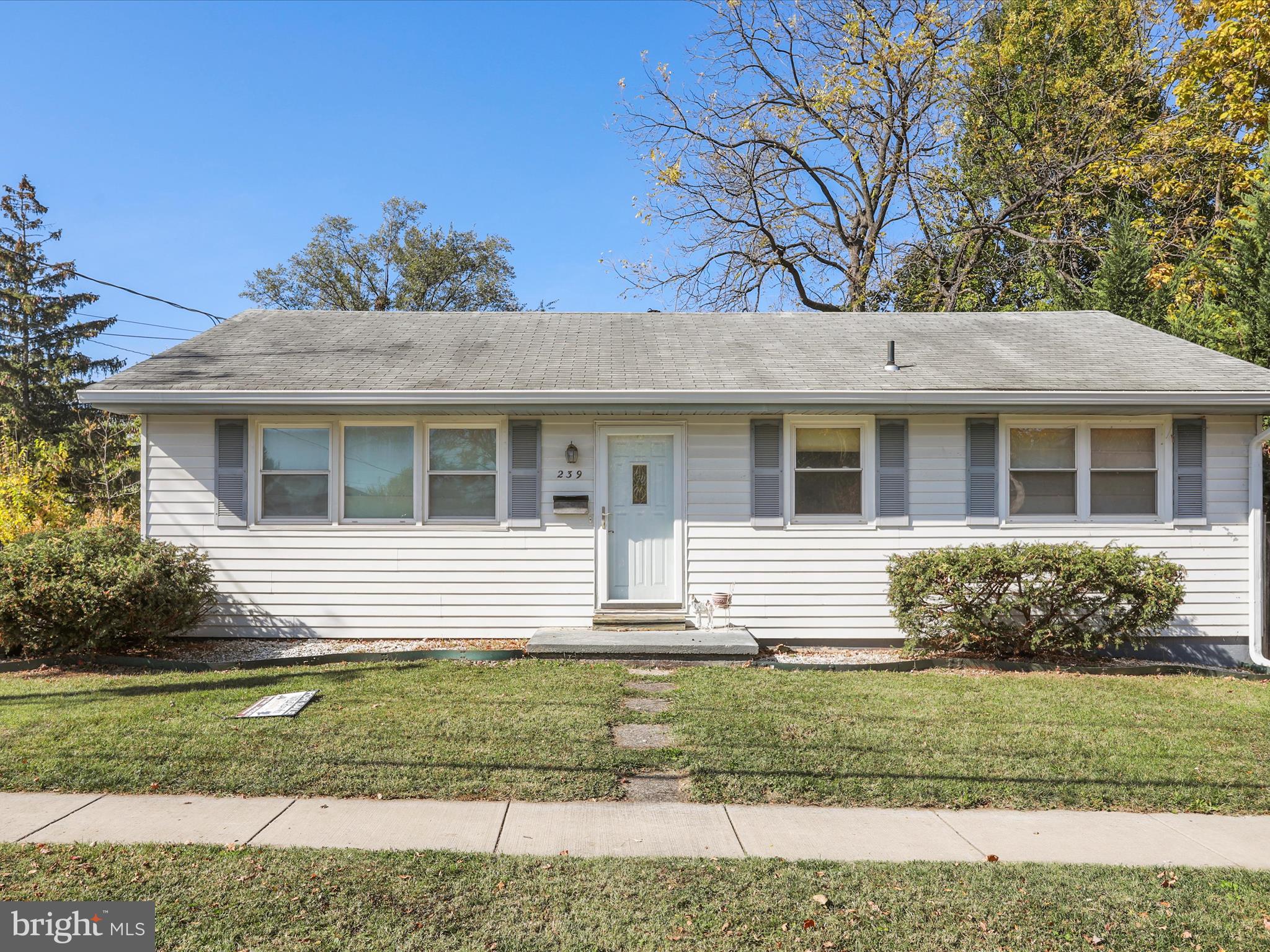239 Chestnut Street Winchester, VA 22601 - Photo 4 of 35 a front view of a house with a yard