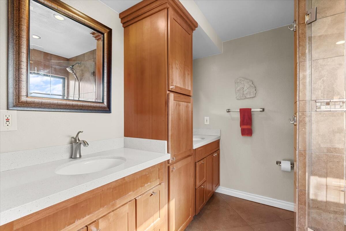 3155 Ramon Road, Unit 312 Palm Springs, CA 92264 - Photo 20 of 34 a bathroom with a sink and a mirror