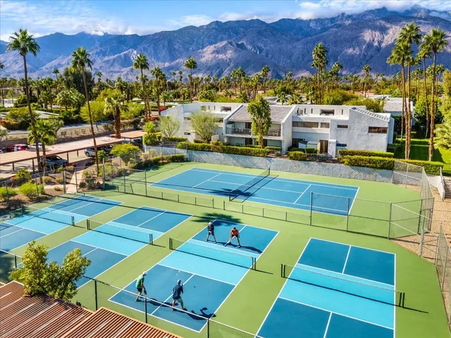 a view of an outdoor space