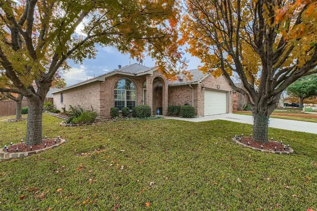 $355,000 | 653 Mistymoor Lane, Fort Worth, TX 76052