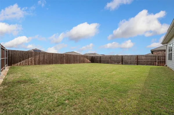 $3,000 | 901 Euston Street, Denton, TX 76207