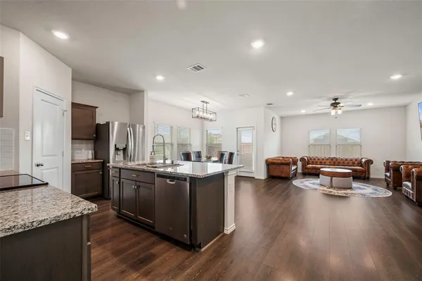 $3,000 | 901 Euston Street, Denton, TX 76207