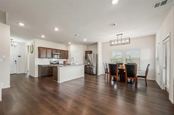 $3,000 | 901 Euston Street, Denton, TX 76207