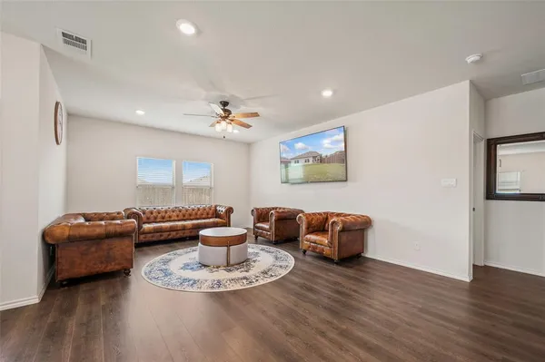 $3,000 | 901 Euston Street, Denton, TX 76207