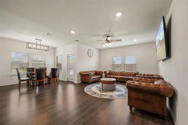 $3,000 | 901 Euston Street, Denton, TX 76207