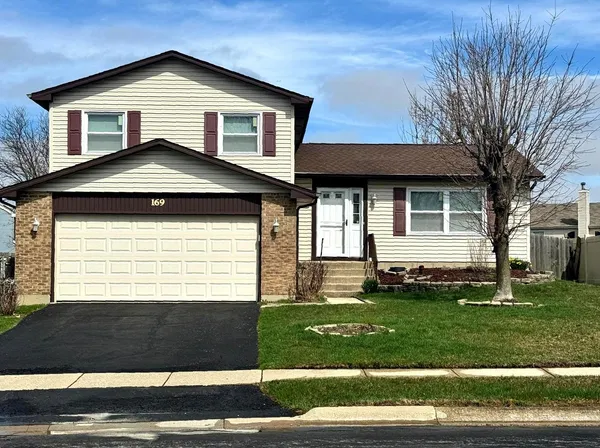 $2,850 | 169 Pebble Creek Trail, Carol Stream, IL 60188