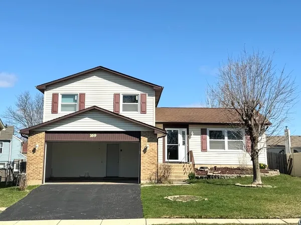 $2,850 | 169 Pebble Creek Trail, Carol Stream, IL 60188