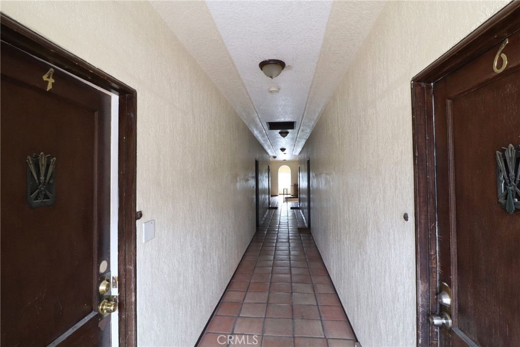 925 North Lacy Street, Unit 4 Santa Ana, CA 92701 - Photo 15 of 20 a view of a hallway with a hallway