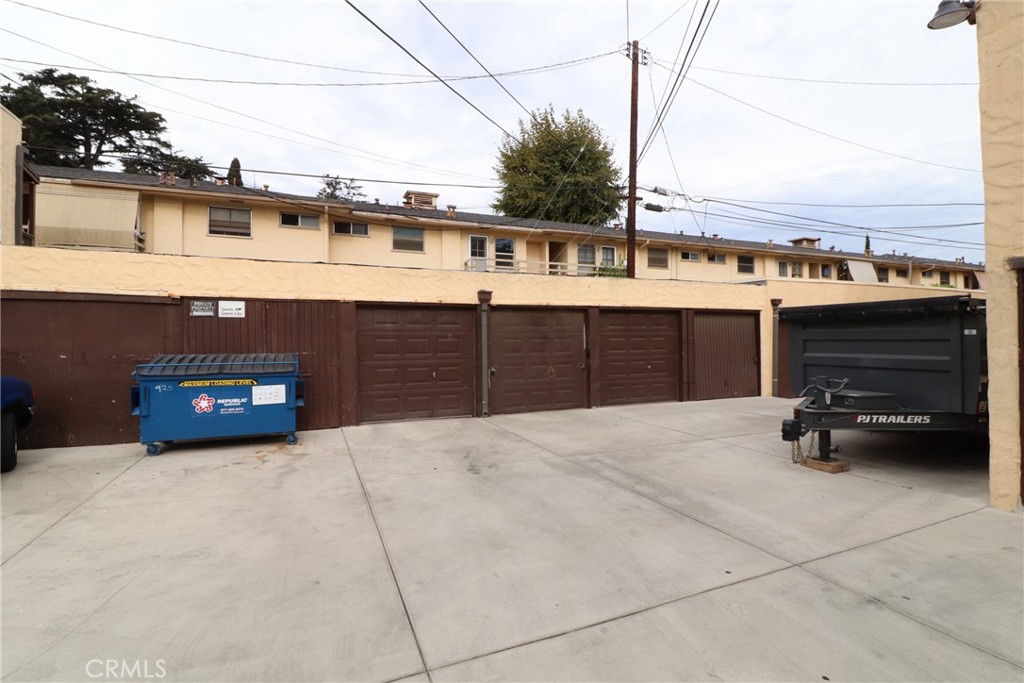 925 North Lacy Street, Unit 4 Santa Ana, CA 92701 - Photo 17 of 20 a view of a car garage