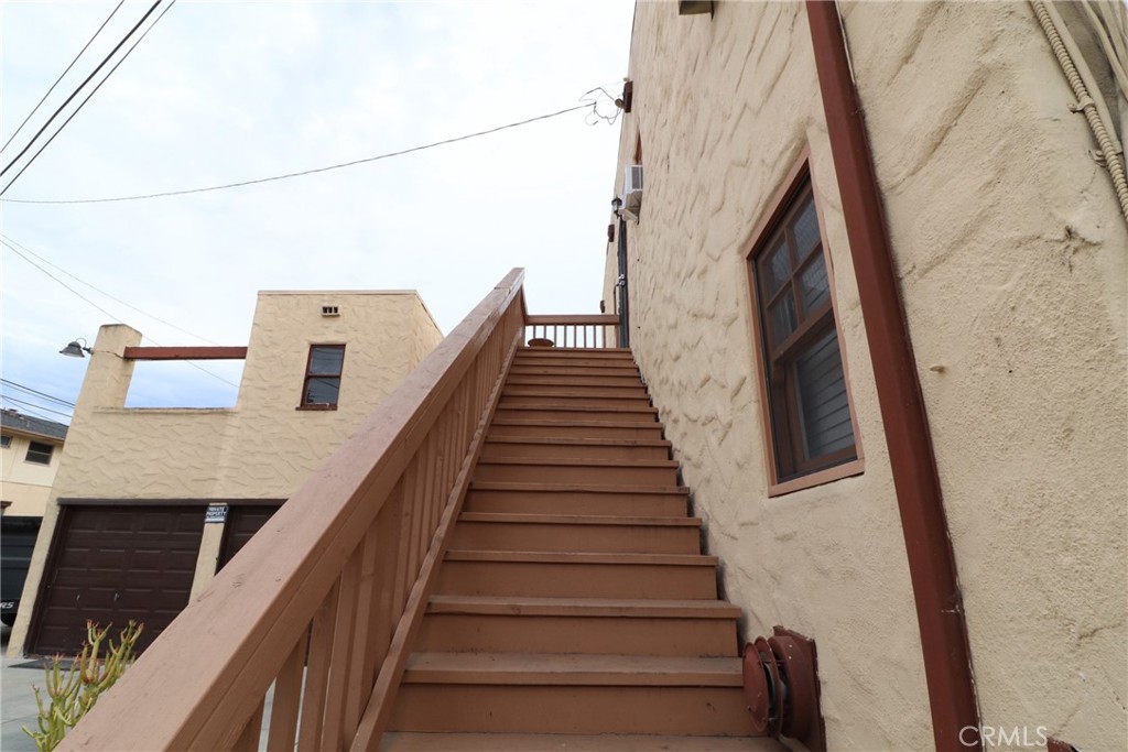 925 North Lacy Street, Unit 4 Santa Ana, CA 92701 - Photo 18 of 20 a view of entryway