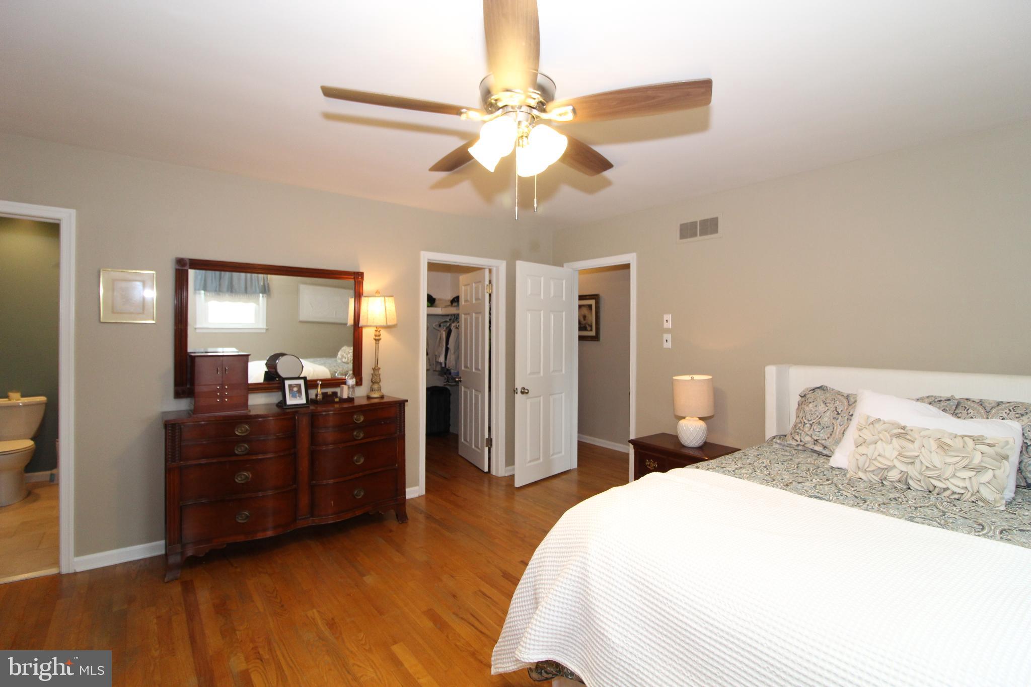 729 Halstead Road Wilmington, DE 19803 - Photo 14 of 25 Main Bedroom Suite with Huge Walk-in Closet