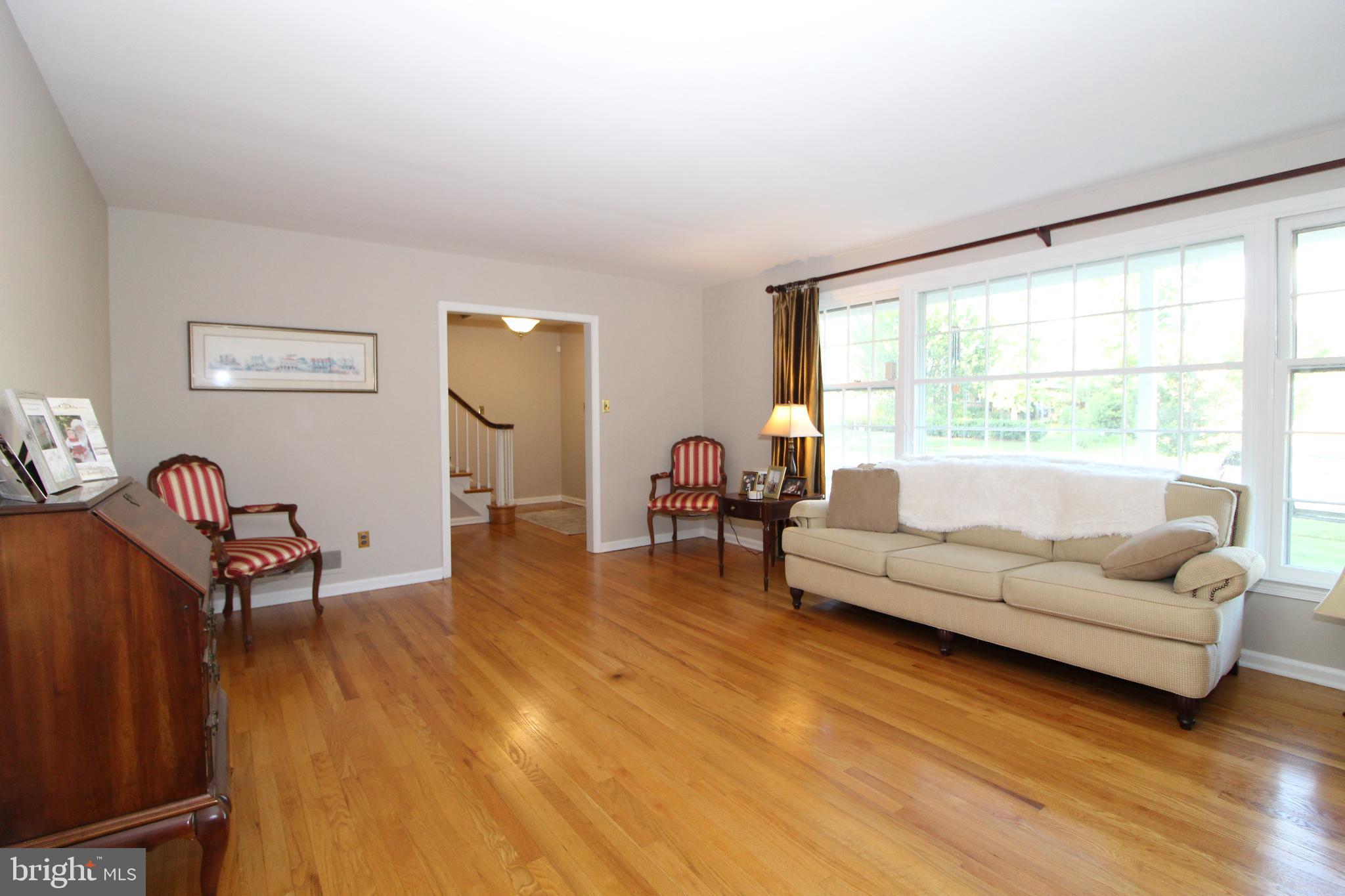 Huge Living Room with Gleaming Hardwood Floors