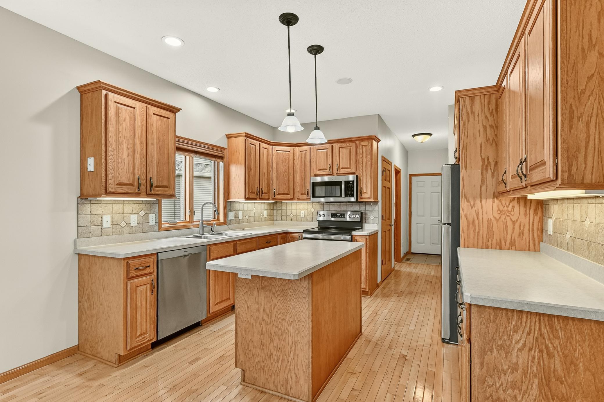 2322 Coral Court Northeast Rochester, MN 55906 - Photo 3 of 39 Gallery Image 3