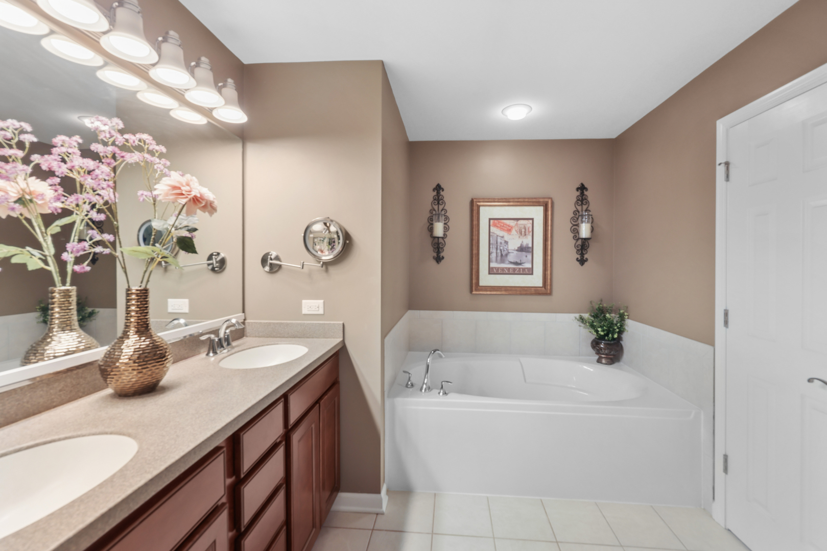 1009 Alberta Road Elgin, IL 60124 - Photo 13 of 20