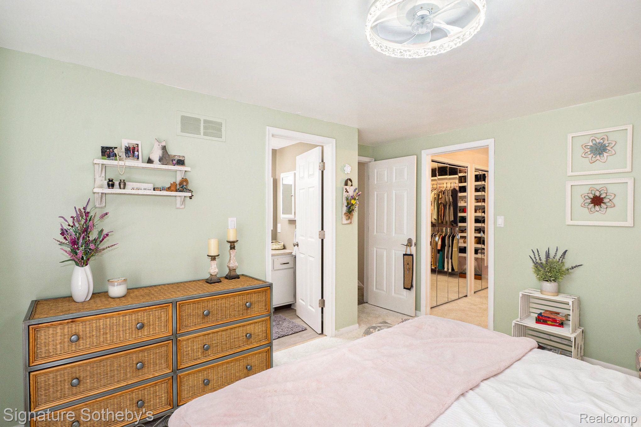 460 Woodstone Road Waterford, MI 48327 - Photo 14 of 27 Gallery Image 14