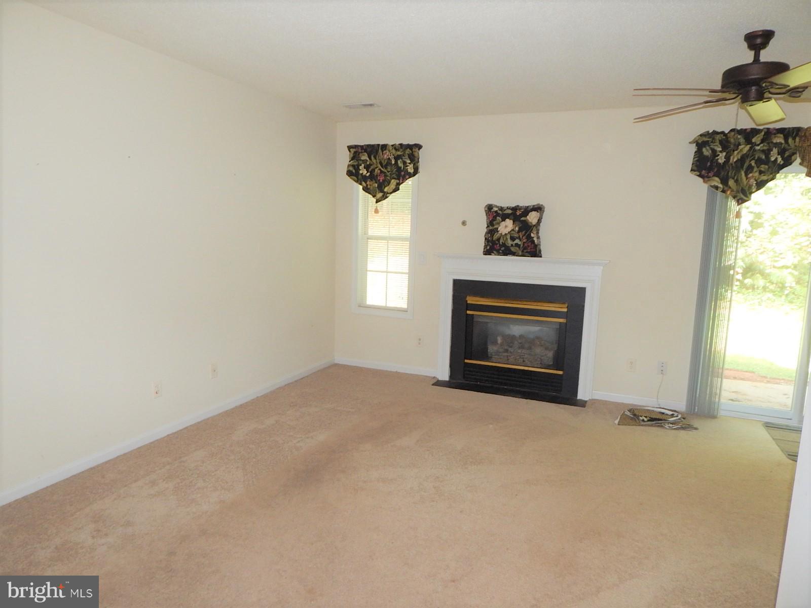 828 Ripplebrook Drive Culpeper, VA 22701 - Photo 12 of 20 Living Room