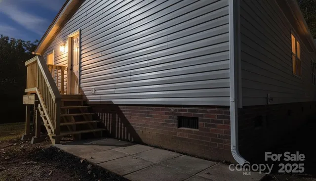 a view of backyard of house