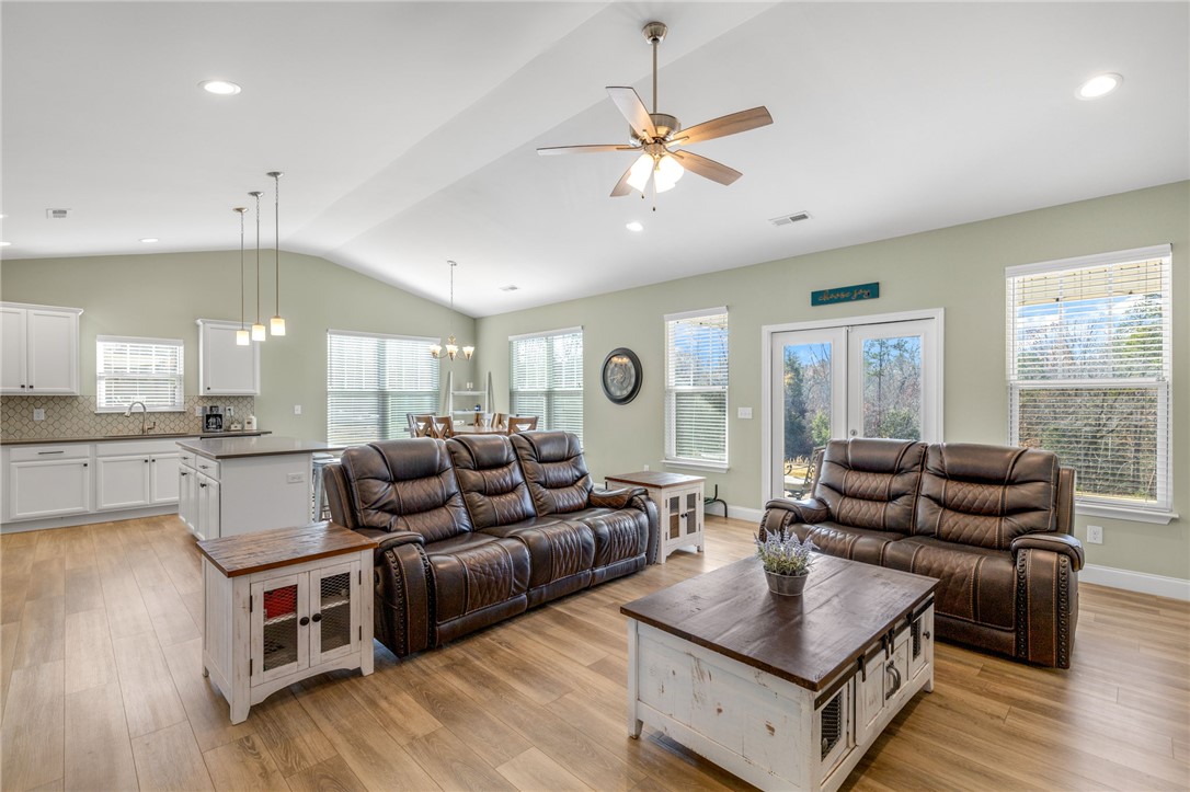 119 Inlet Pointe Drive Anderson, SC 29625 - Photo 4 of 36
