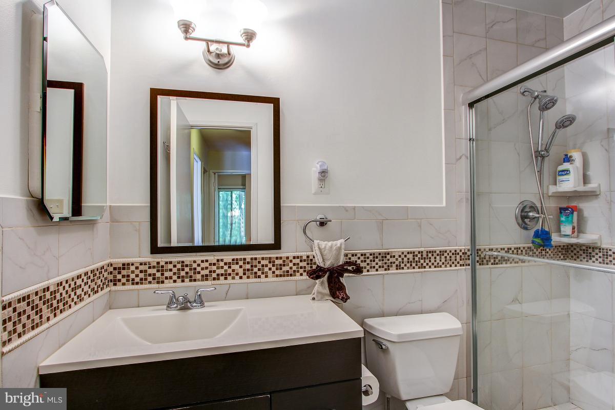 10827 Deborah Drive Potomac, MD 20854 - Photo 19 of 30 Bath