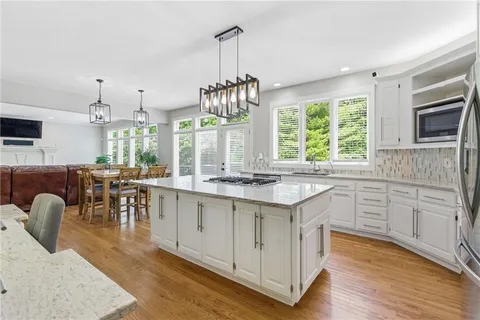 $899,950 | 4407 North Mulberry Drive, Kansas City, MO 64116